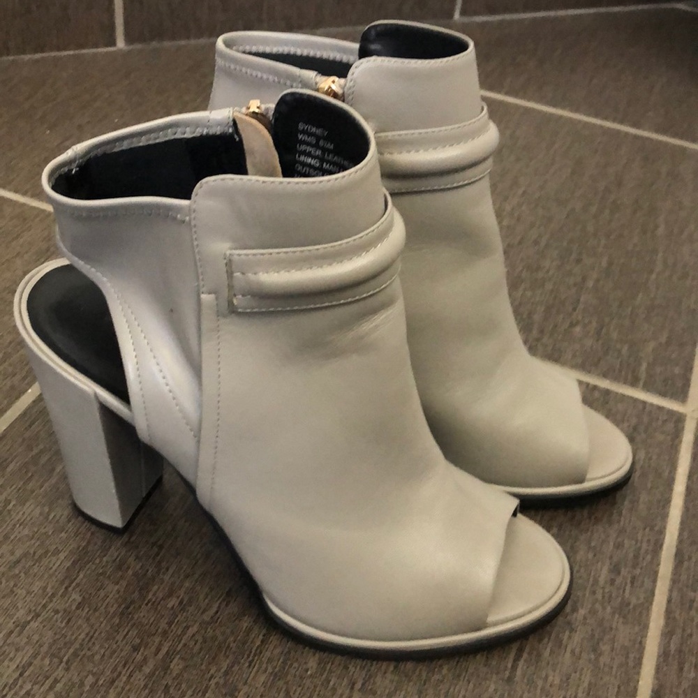 Beautiful condition, Kenneth Cole Booties